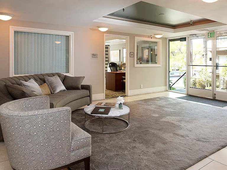 Tiffany Court — Photo 18