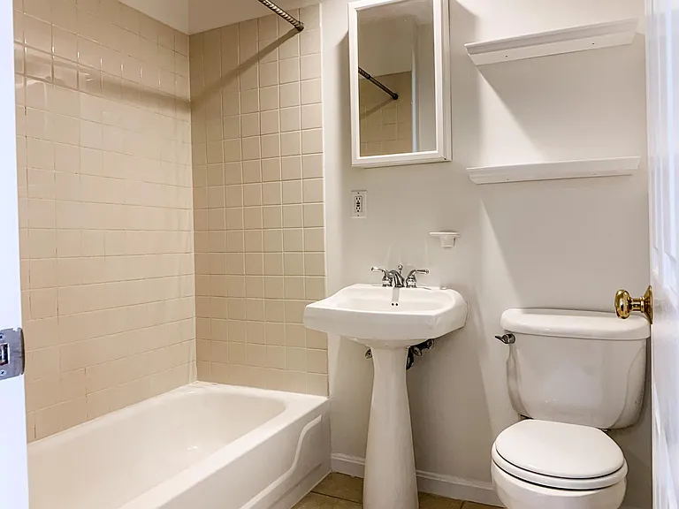 522 E 8th St #2A — Photo 12