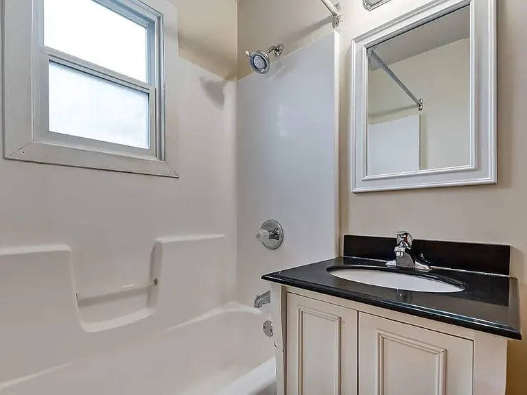 15 Darlington St E #15 — Photo 14