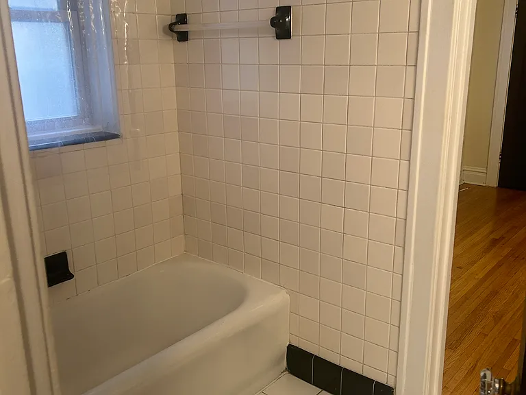2025 W Berwyn Ave #2 — Photo 9