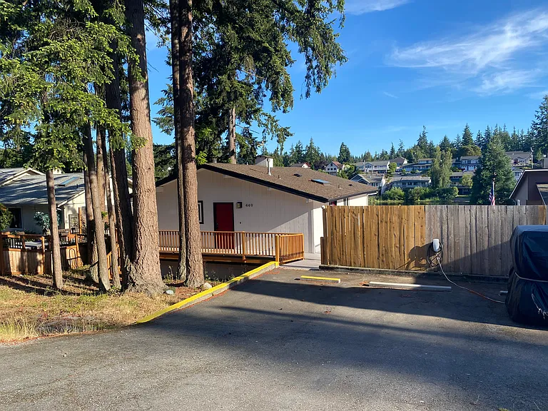 449 Lochwood Dr — Photo 1