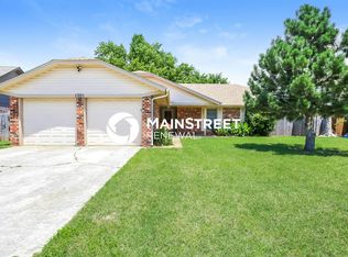 1001 Walsh Ln, Yukon, OK 73099