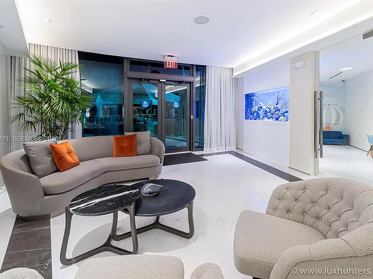 300 S Pointe Dr #907 — Photo 76