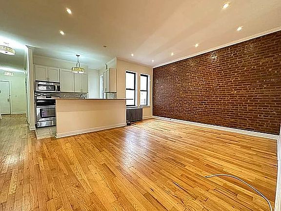 2nd image of 382 Wadsworth Ave APT 5B