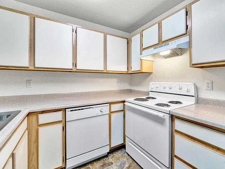 Hampton Ridge Apartments — Photo 16