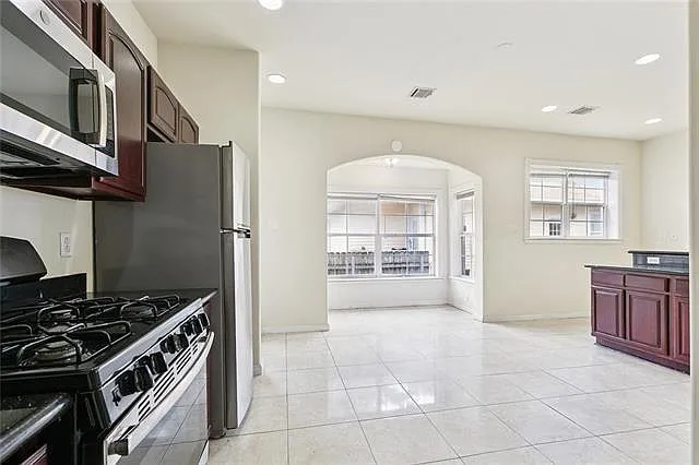 5830 Willow St — Photo 5