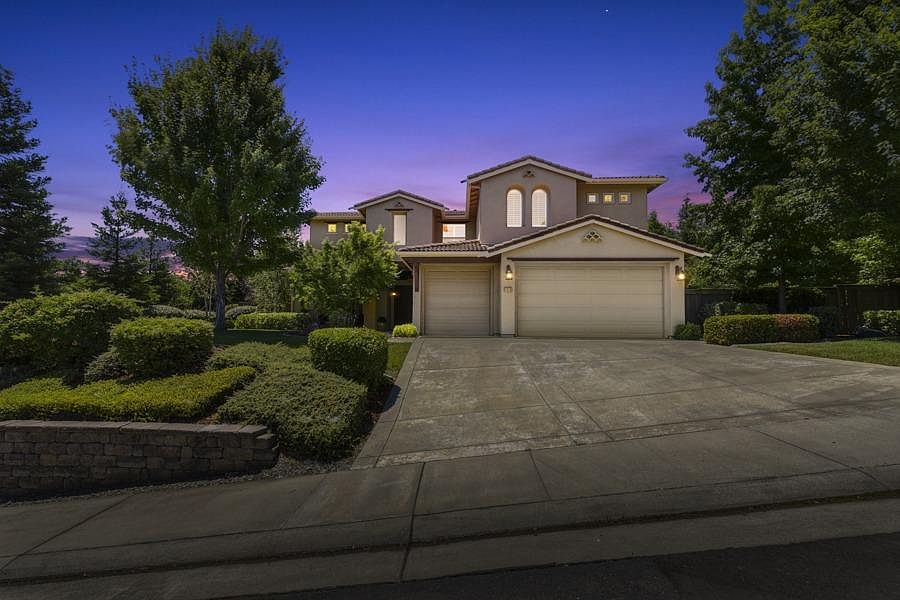 1st image of 1010 Venezia Dr
