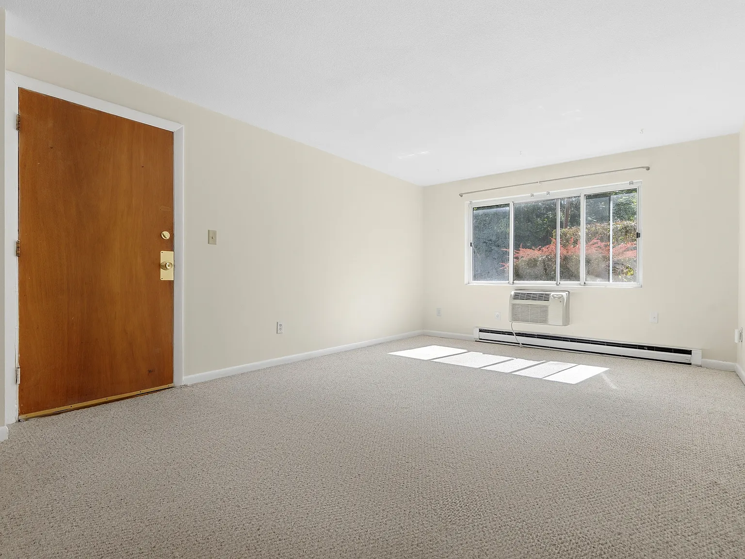 74 Beach St — Photo 3