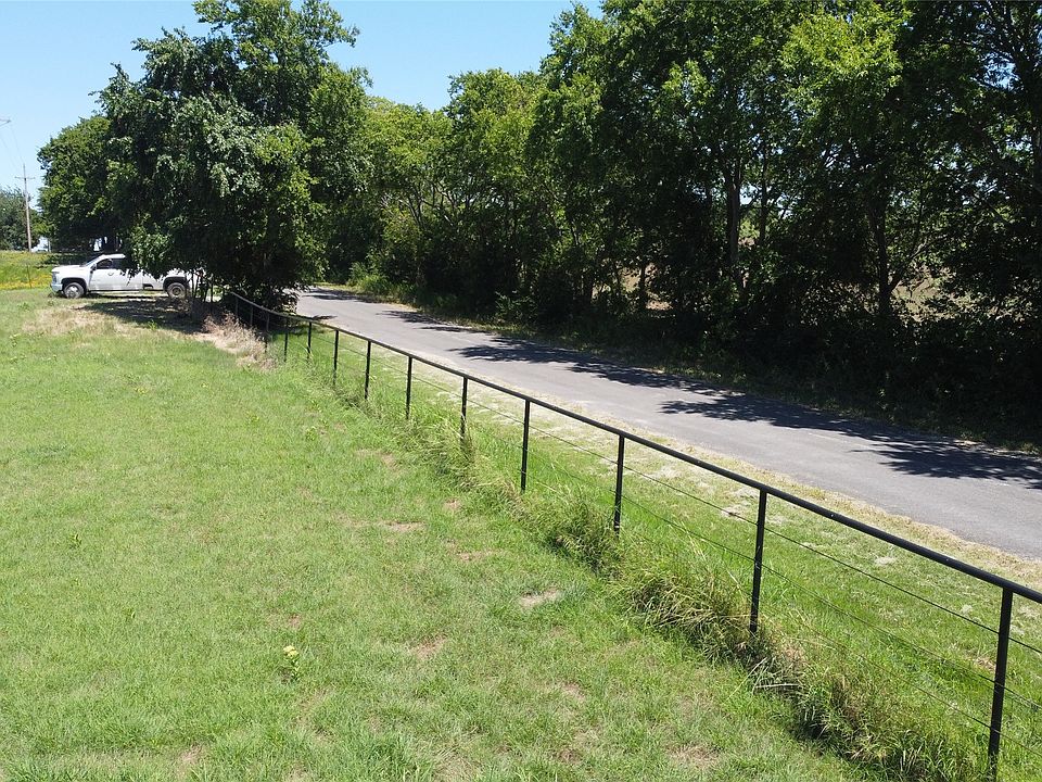 1st image of 833 E Lovers Ln
