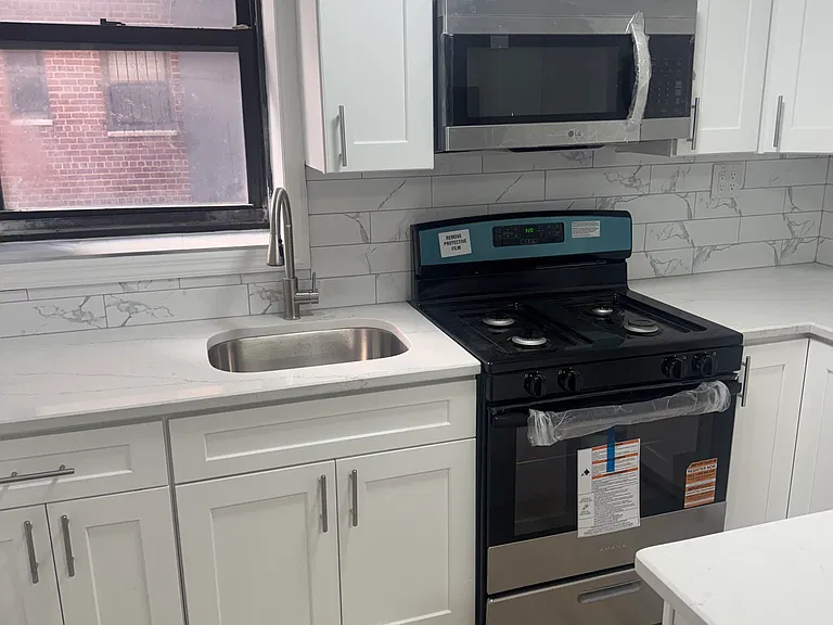 83-20 141st St #1A — Photo 2