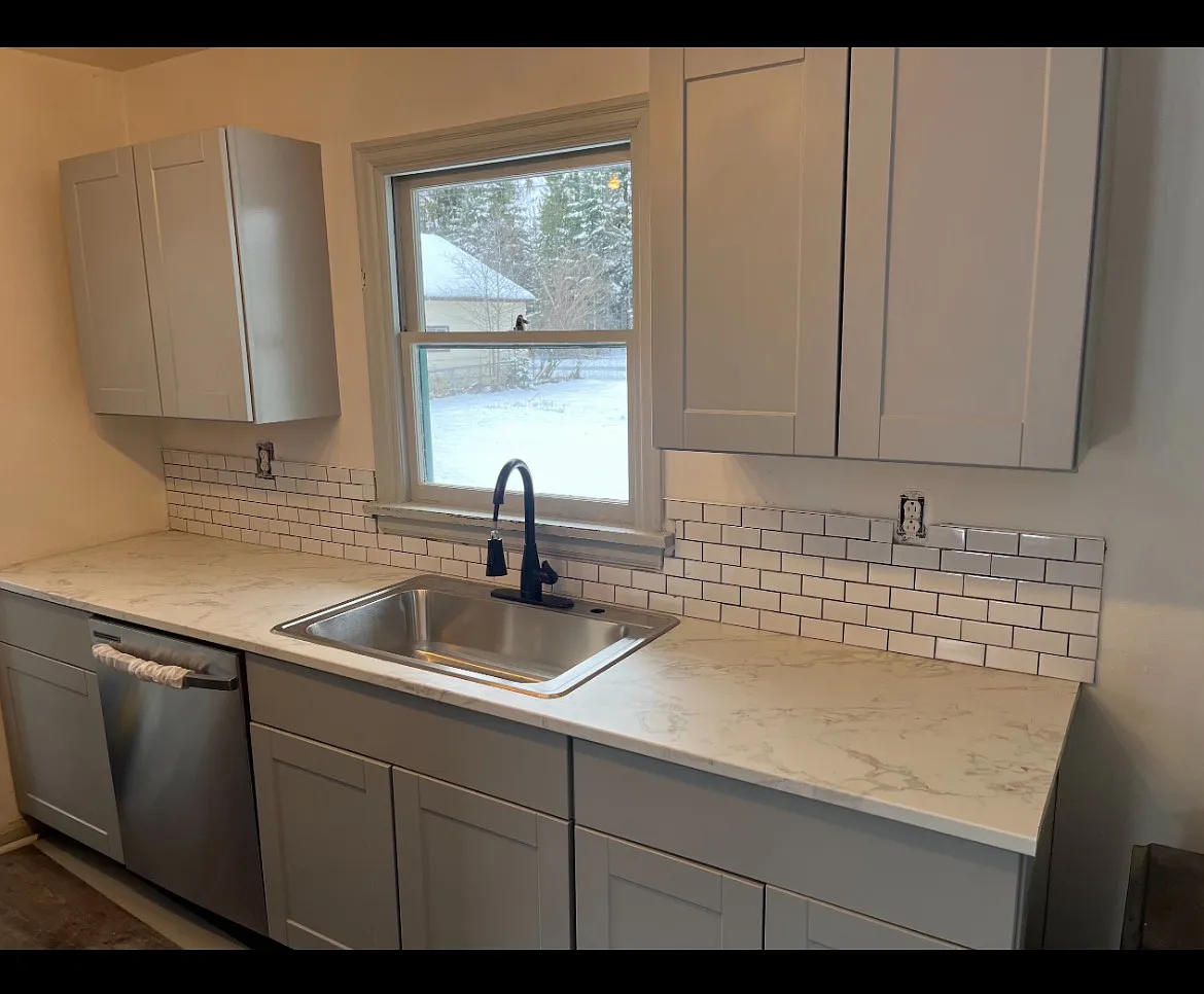 1023 E Larch Ave — Photo 4