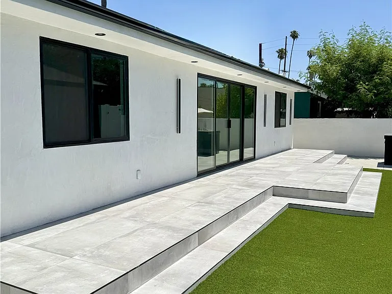 20522 Sherman Way — Photo 34
