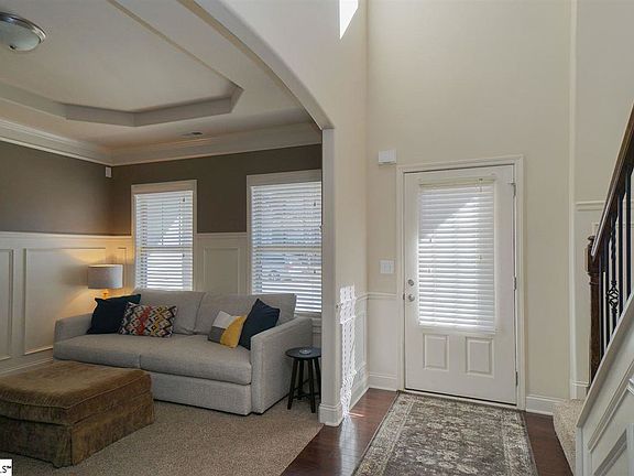 3rd image of 231 Abbey Gardens Ln