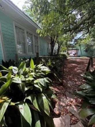 3 bed, 2.5 bath, 2265 sqft, $2,150 — Photo 2