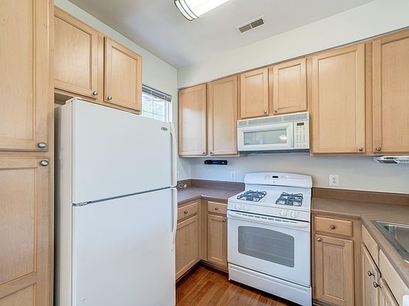 4th image of 23080 Fontwell Sq