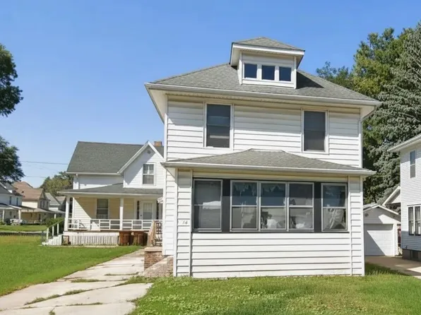 1254 S Chicago Ave, Freeport, IL 61032