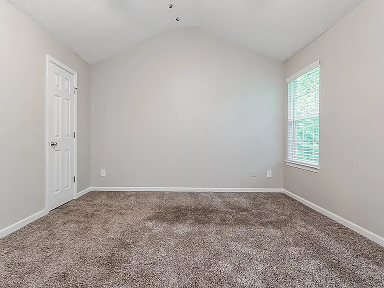 385 Hidden Creek Ln — Photo 8