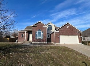 1306 Cedar Ridge Cir, Raymore, MO 64083