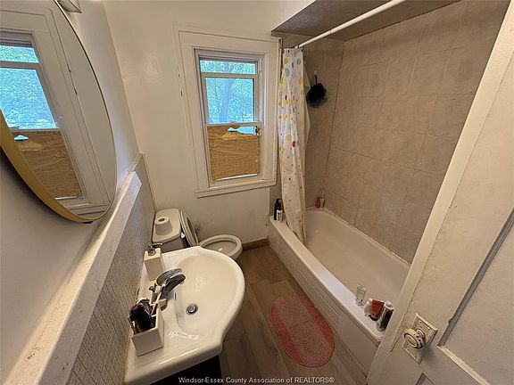 3rd image of 3046 Alexander Ave