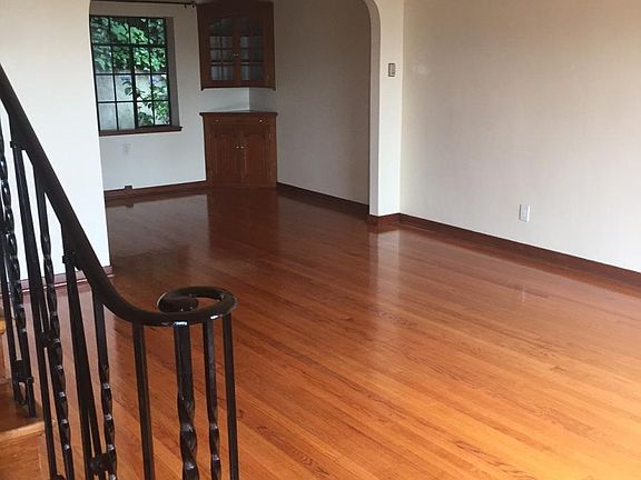 living area 15'X19'