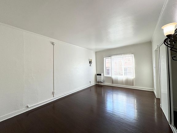 3rd image of 636 N Plymouth Blvd APT 104