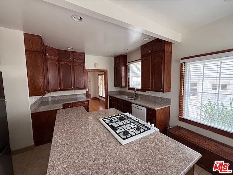 830 S Detroit St — Photo 11