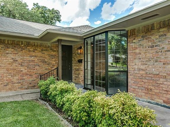 3rd image of 2352 Rockyglen Dr