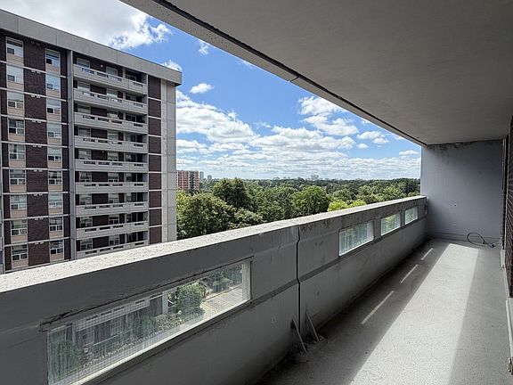 3rd image of 60 Inverlochy Blvd #802