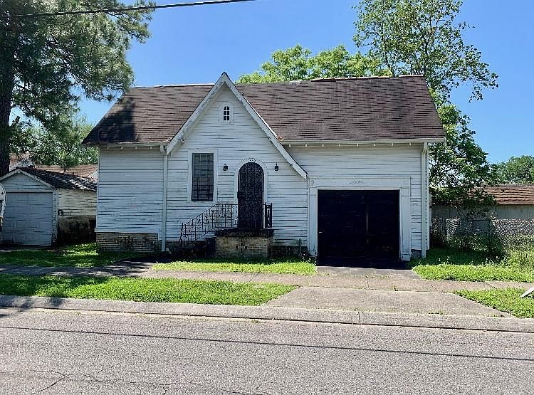 1st image of 2220 Saint Denis St