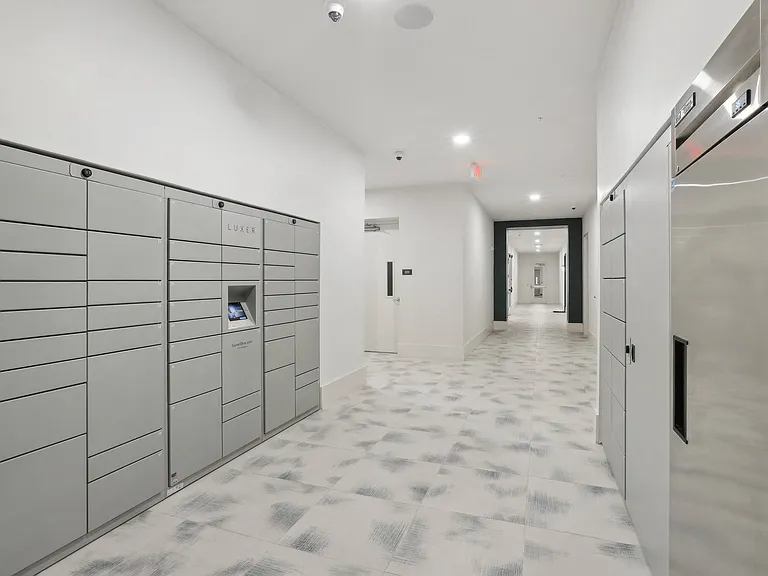 24/7 Luxer One Package Lockers