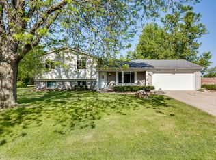 6922 Leslee Crest Dr, West Bloomfield, MI 48322