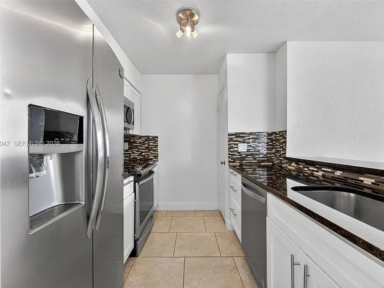 2841 N Oakland Forest Dr #110 — Photo 10