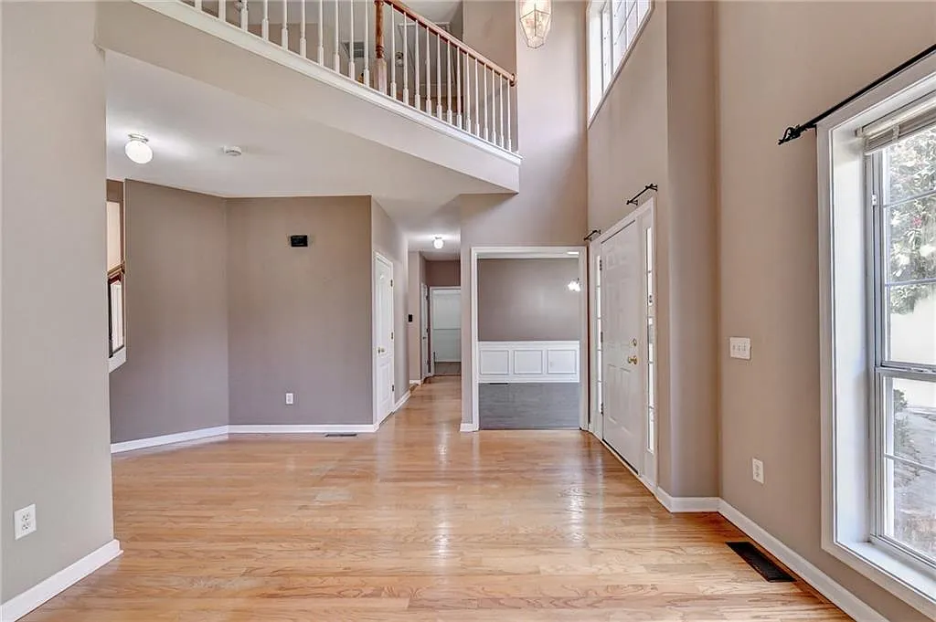 6 bed, 5.0 bath, 4807 sqft, $3,200 — Photo 4