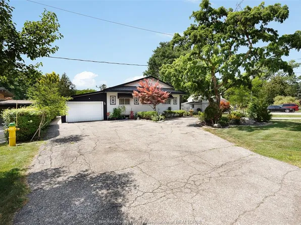 333 Coronado Dr, Tecumseh, ON N8N 2E5