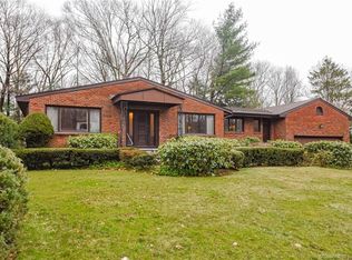 38 Fox Chase Ln, West Hartford, CT 06107