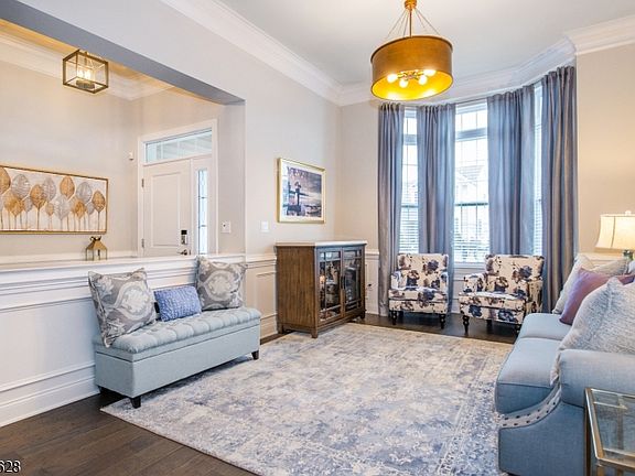 4th image of 32 GORDON WAY