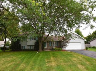 1030 Wylde Oak Dr, Oshkosh, WI 54904