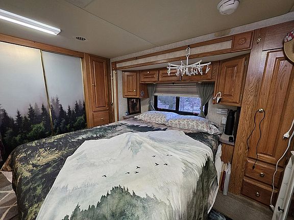 4th image of 270 Sugarloaf Trl