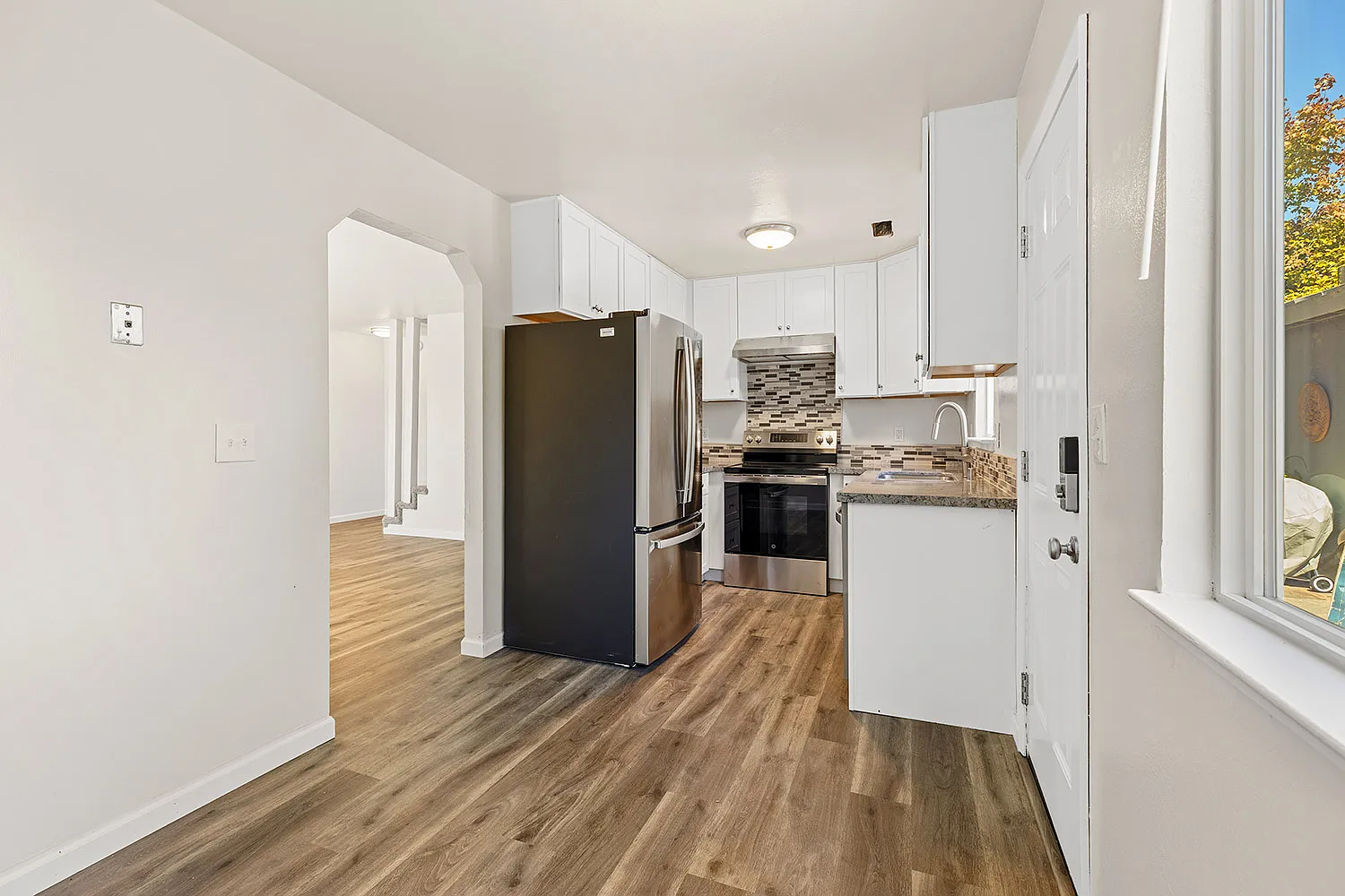 2 bed, 1.5 bath, 960 sqft, $3,800 — Photo 3