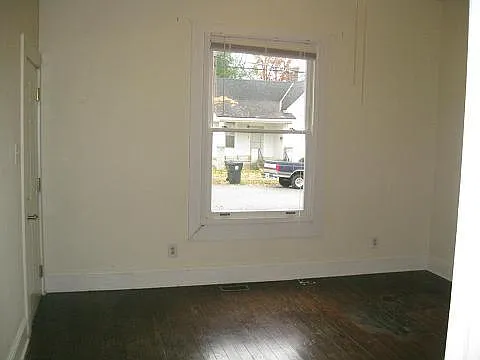Building Photo - 353 Oldham Ave #1