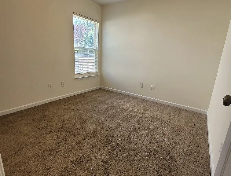 328 Highgate Cir — Photo 10