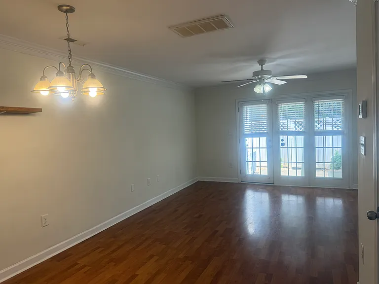 1215 Green Oaks Ln #H — Photo 9