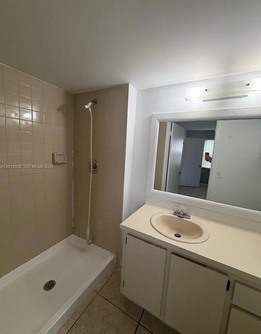 Monterey Two Condo — Photo 2