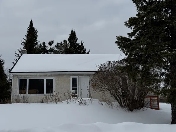 3728 Alderwood St #1, Ottawa, ON K1T 1B5