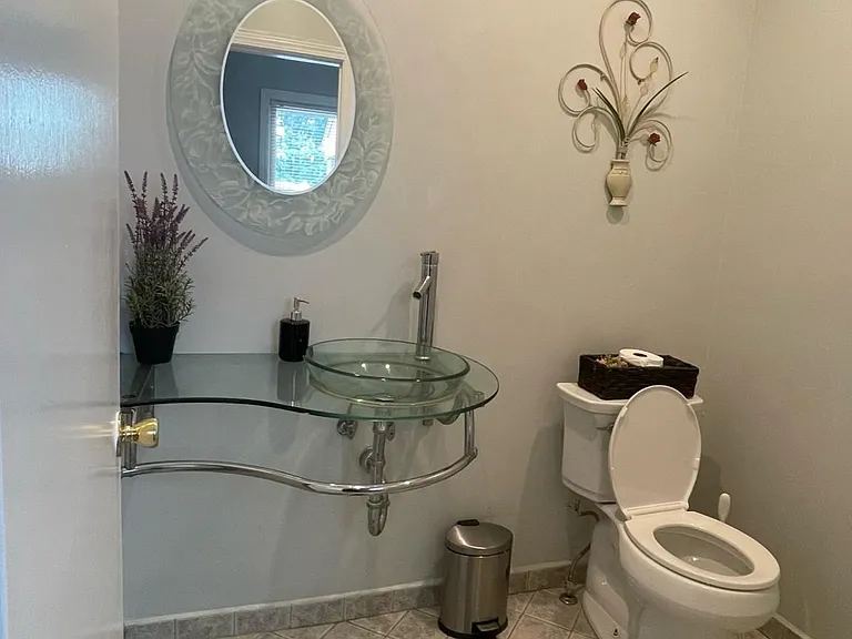 1027 Congress Dr — Photo 11