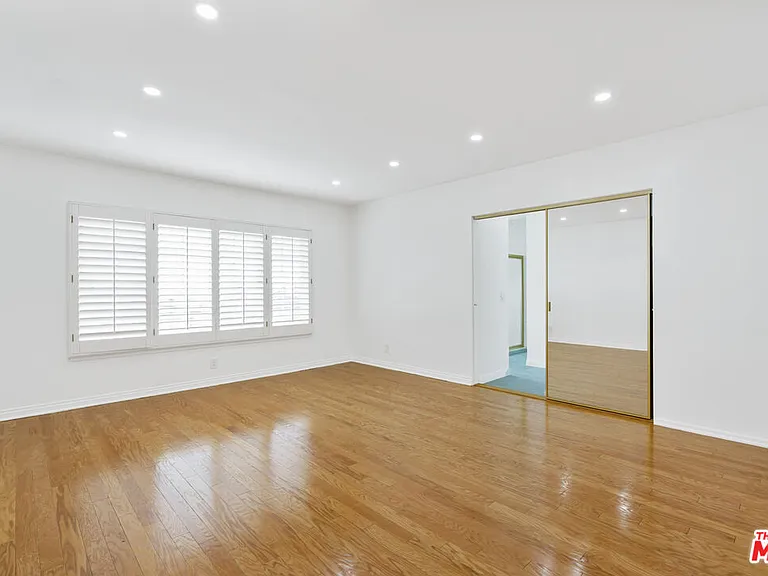 2208 Winona Blvd — Photo 13