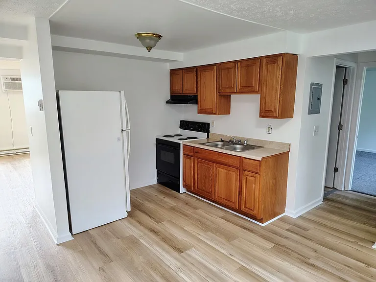 GLORY RIDGE APARTMENTS — Photo 18