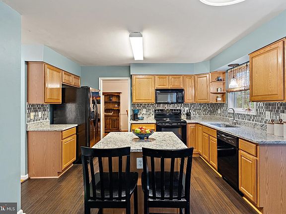 4th image of 14233 Dutch Dr