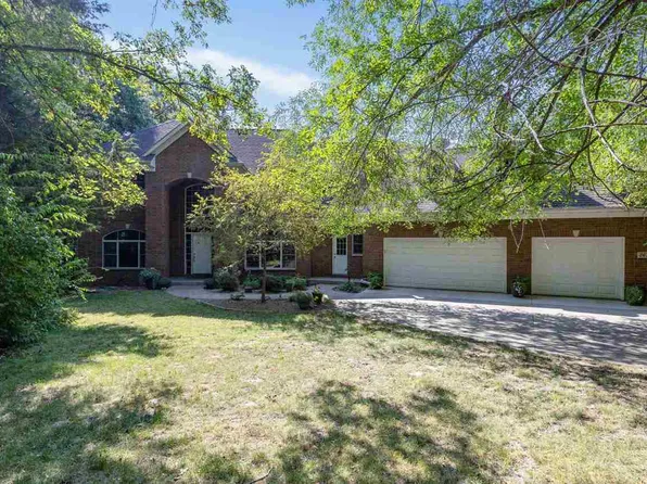 2670 Aspen Ct NE, North Liberty, IA 52317