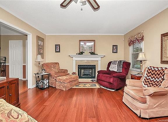 3rd image of 514 Harmony Glen Cir